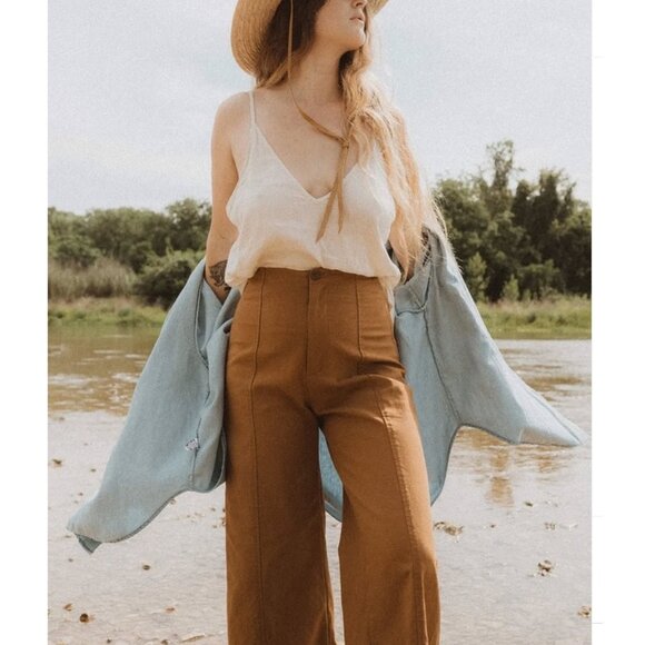 esby apparel Harriette Tank / Small / White Linen Loose Small Batch V-Neck - Picture 3 of 8